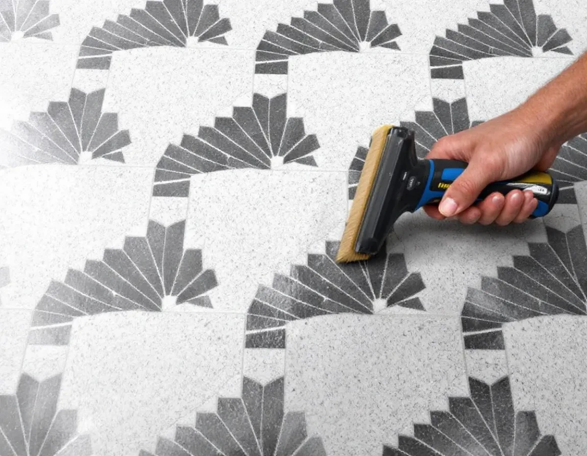 Guide Pratique : Techniques Efficaces pour Retirer le Carrelage Collé sur Bois